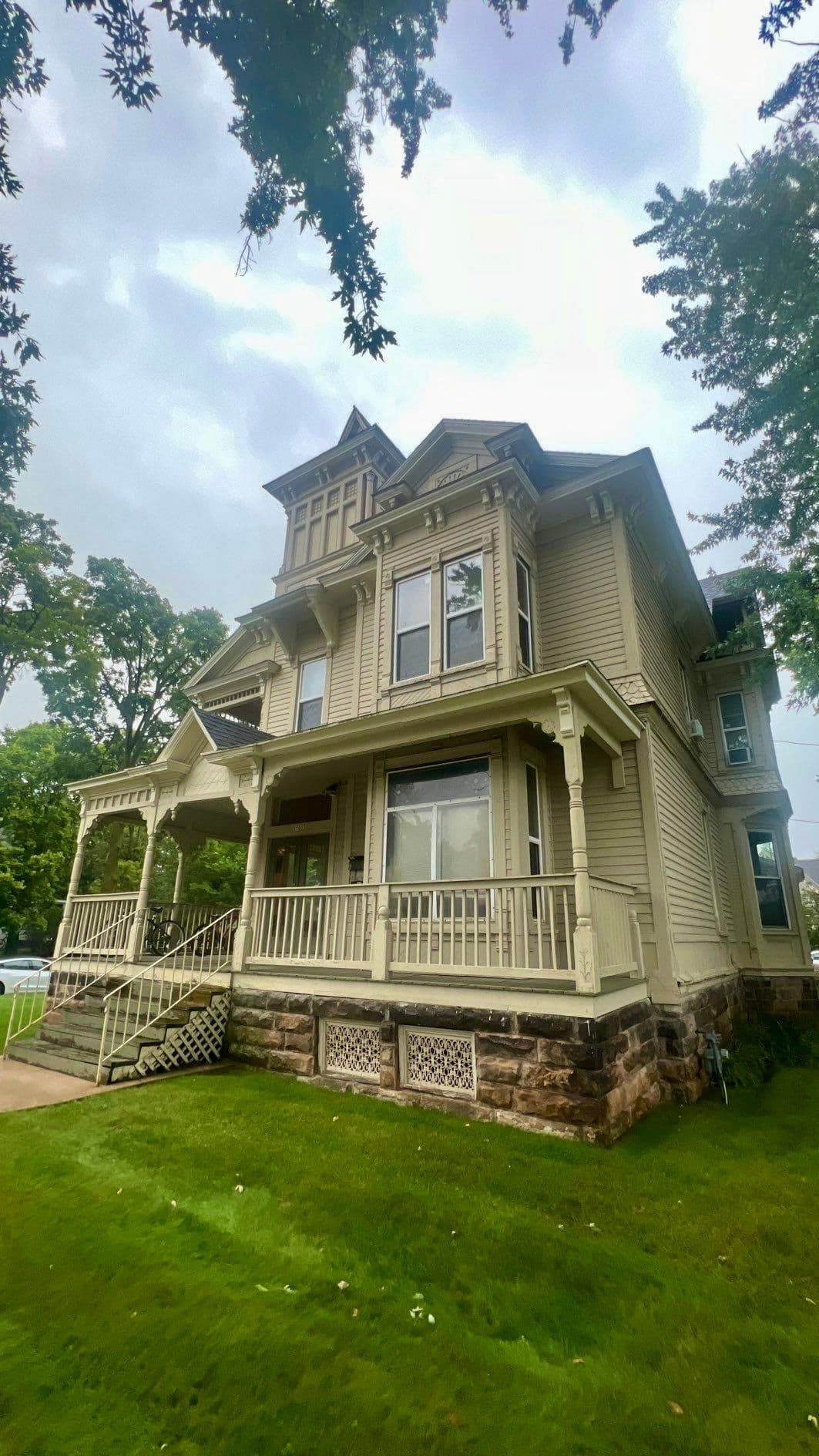 Gallery photos for Victorian Home Painting in Eau Claire: Image #3