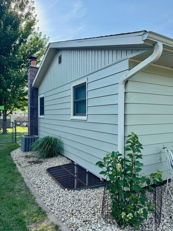 Gallery photos for Stunning Eau Claire Ranch Makeover with Aluminum Siding: Image #2