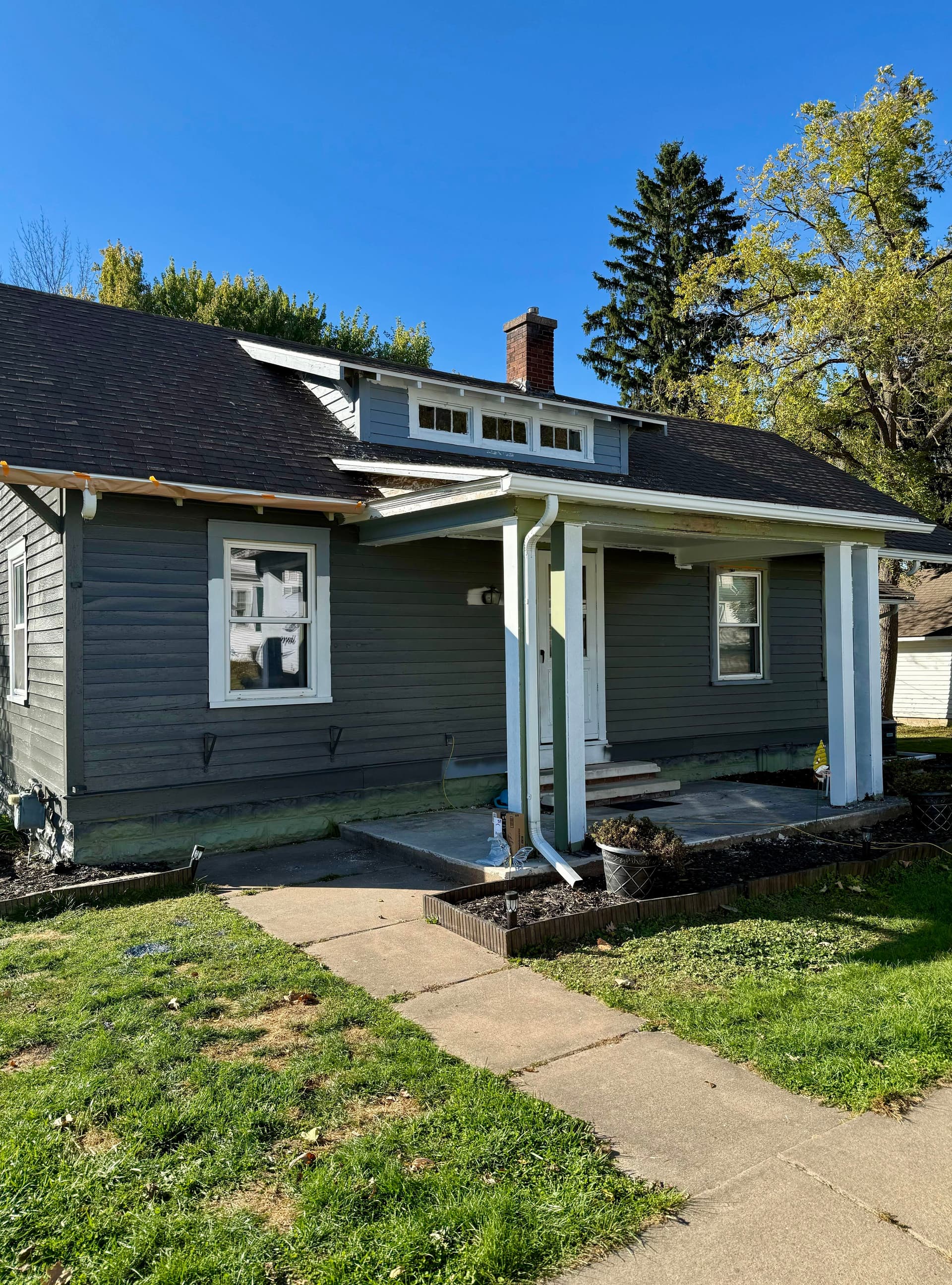 Cedar Siding Painted Right on This Wisconsin Home image
