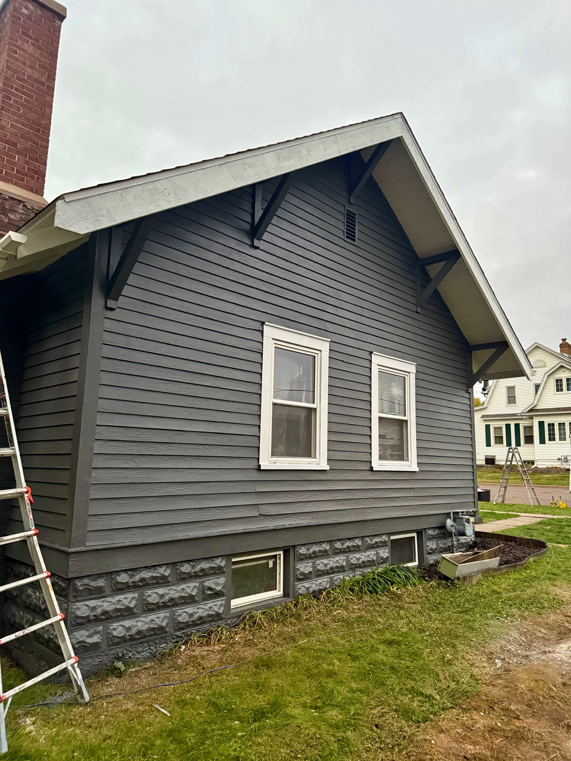 Gallery photos for Cedar Siding Painted Right on This Wisconsin Home: Image #2